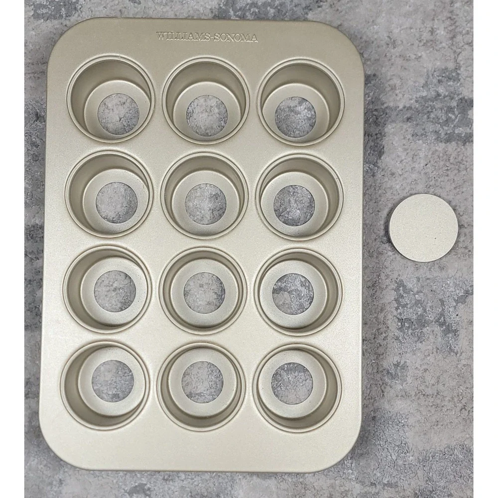 Williams-Sonoma Goldtouch Pro Nonstick Cupcake/ Muffin Pan 12 Well